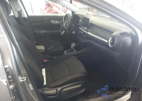 2023 Kia Forte Lxs z USA, uszkodzony, nr VIN 3KPF24AD3PE543258